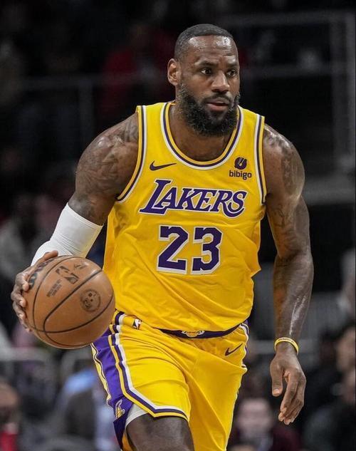 万博manbetx体育-费德勒技术犯规送分，詹姆斯主帅怒摔战术板！