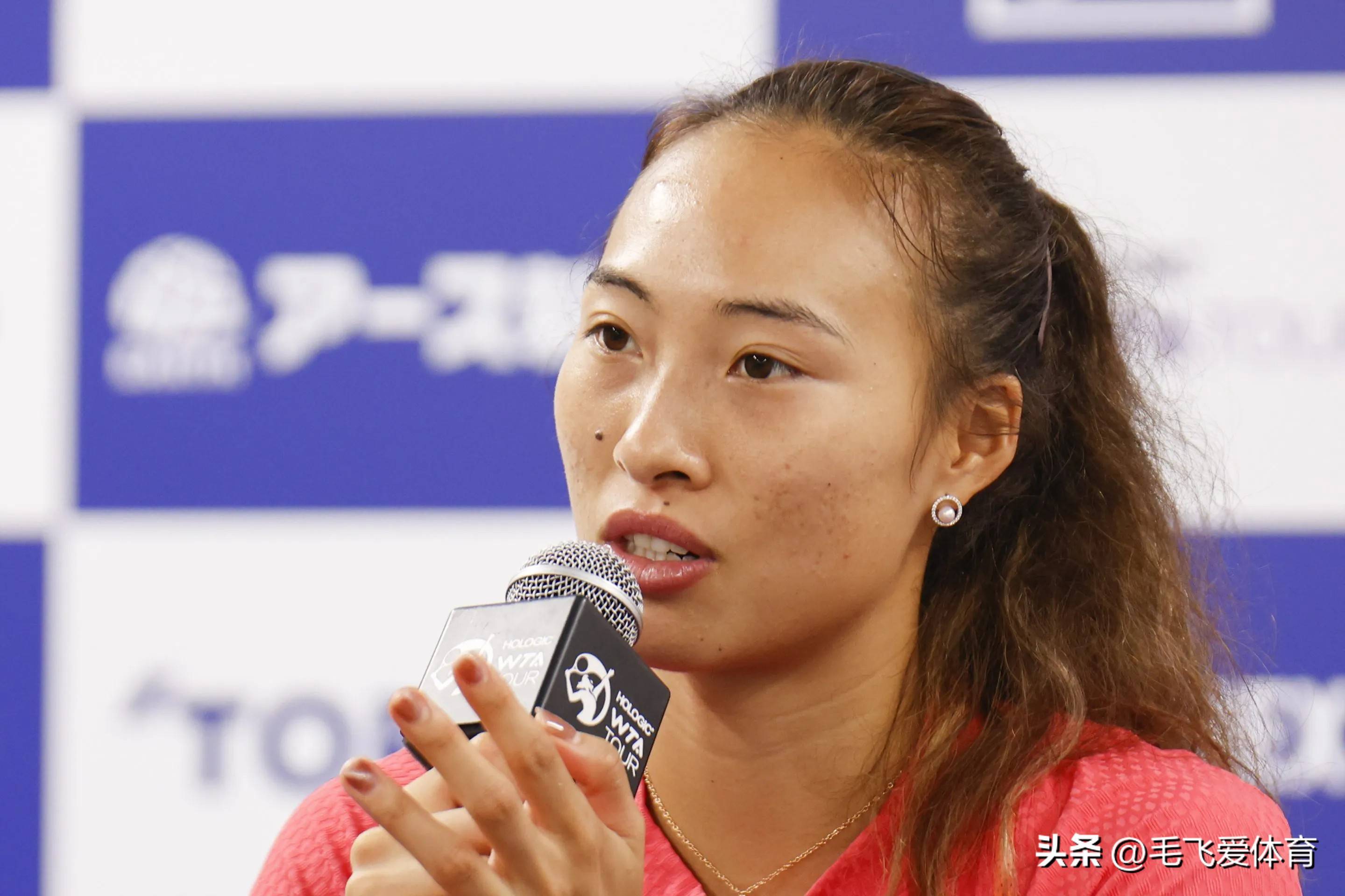 万博max官网-阿扎伦卡重返赛场，败北首场状态出色，巴黎圣日耳曼观众沸腾！